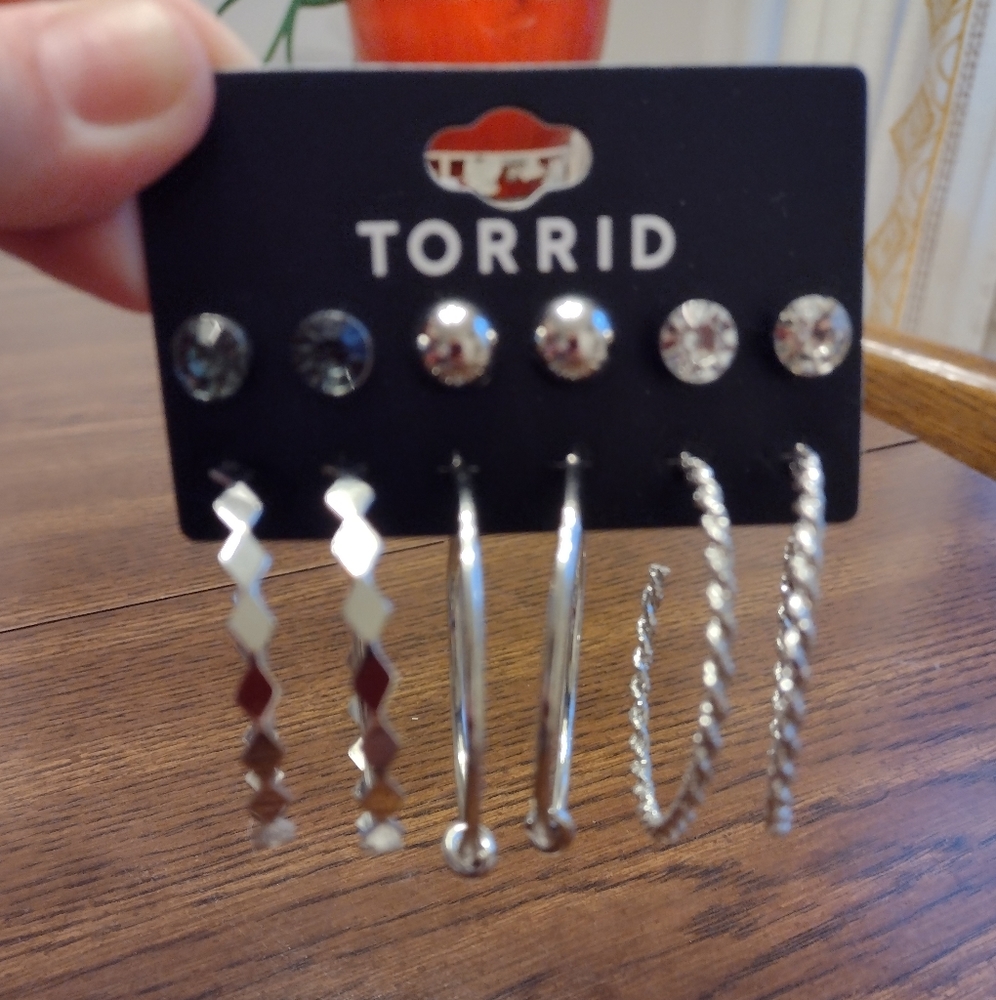 Torrid earring set